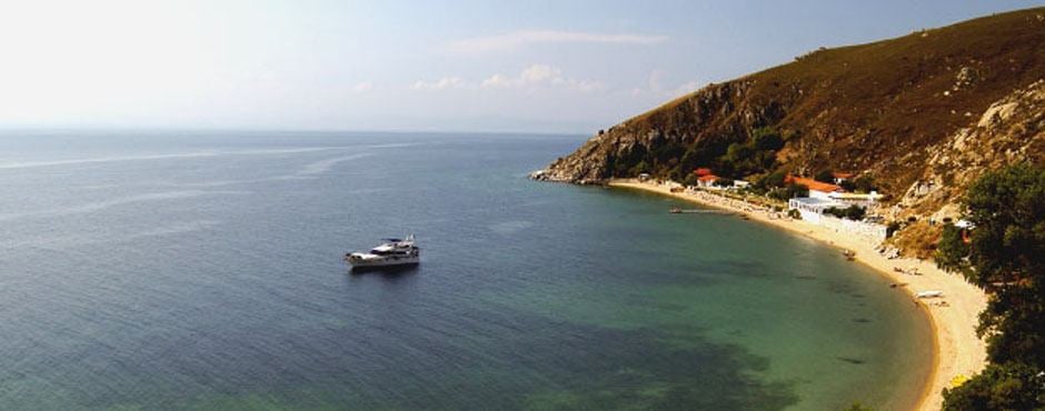 Avşa Adası koyu ve berrak deniz